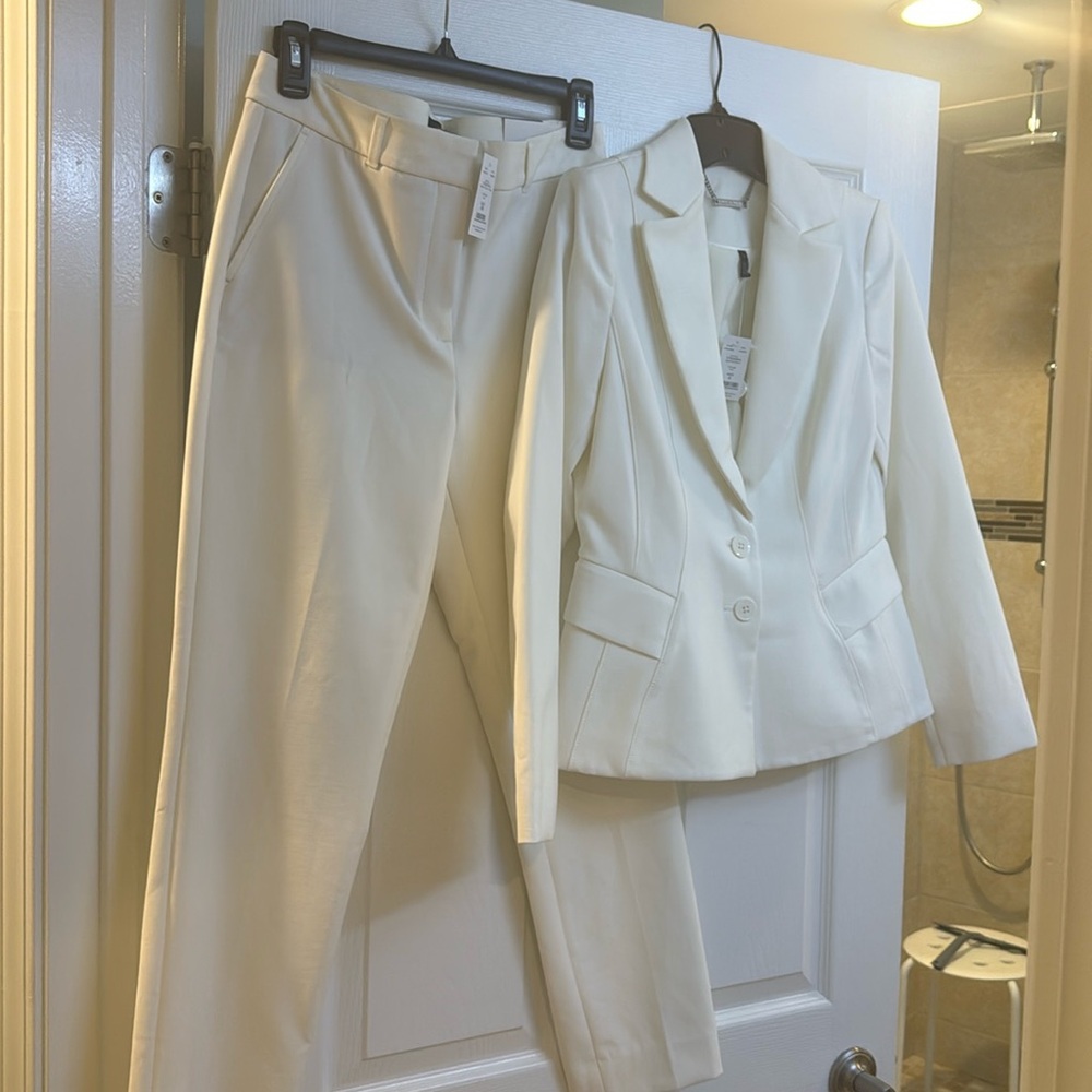 NWT White House Black Market Women's Ecru Blazer & Pants Suit Set